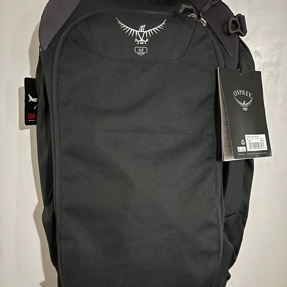 NWT Osprey Men’s Travel Farpoint 40 Backpack